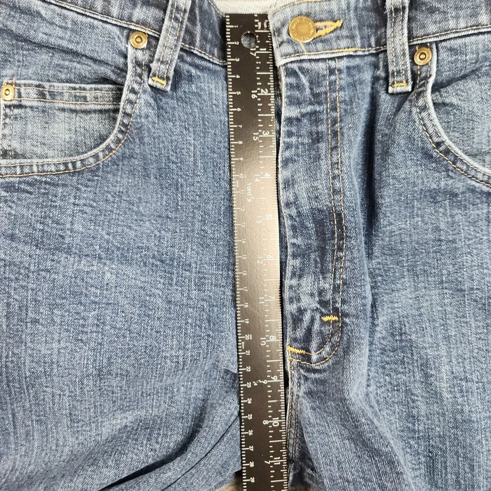 Wrangler Men’s Straight Jeans in Light Blue Wash